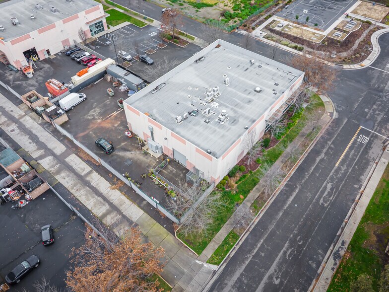 More Photos Of 1030 N D St, Sacramento Light Manufacturing For Sale