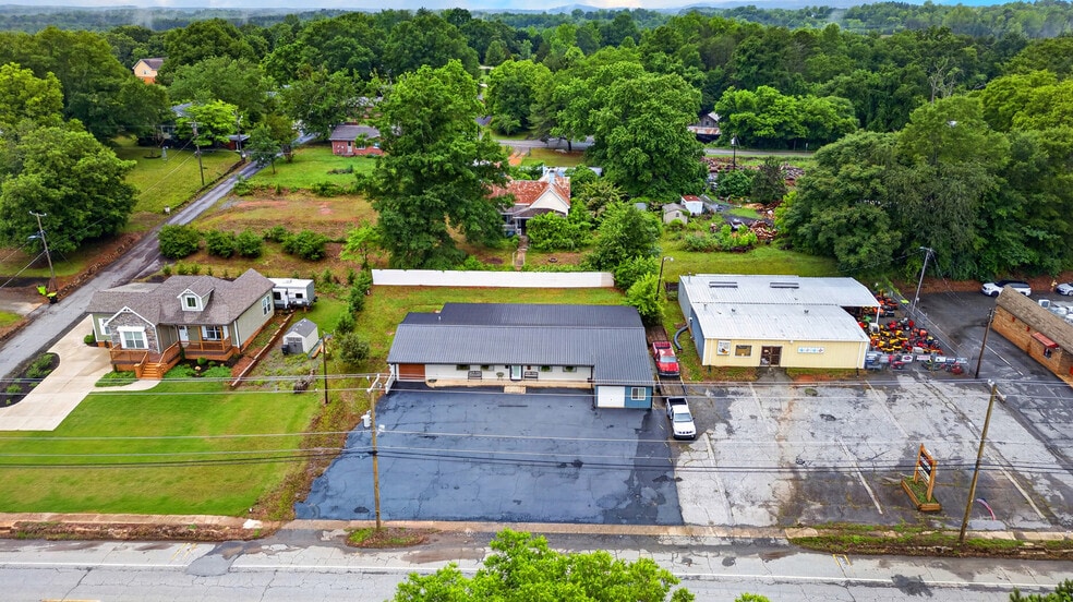 More Photos Of 332 S Howard Ave, Landrum Freestanding For Sale