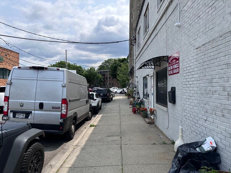 More Photos Of 22 Van Buren Ave, Floral Park Warehouse For Lease
