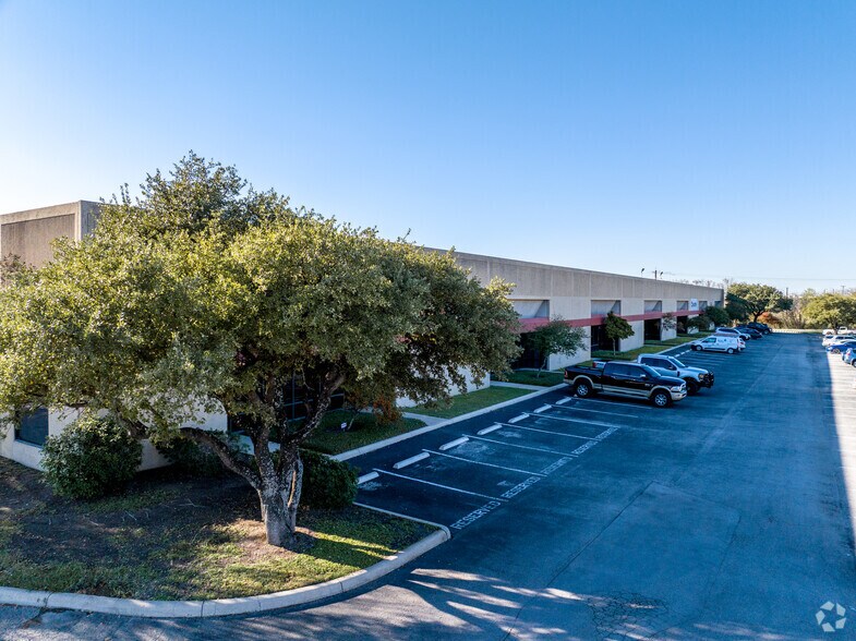 More Photos Of 3005-3031 Interstate Dr, San Antonio Unknown For Lease
