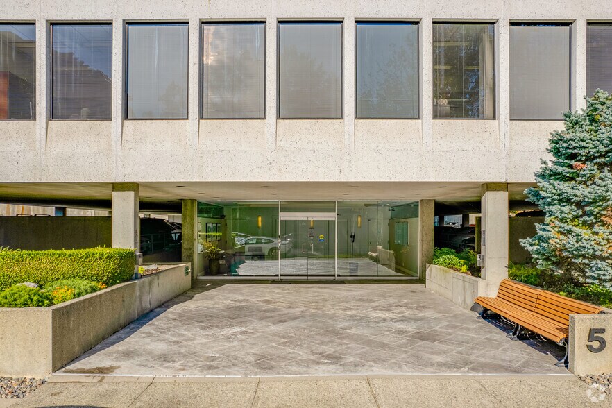 More Photos Of 545 Clyde Ave, West Vancouver Office For Lease