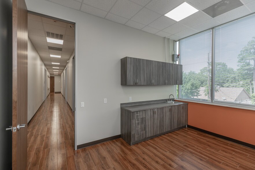 More Photos Of 16422 Stuebner Airline Rd, Spring Medical For Lease