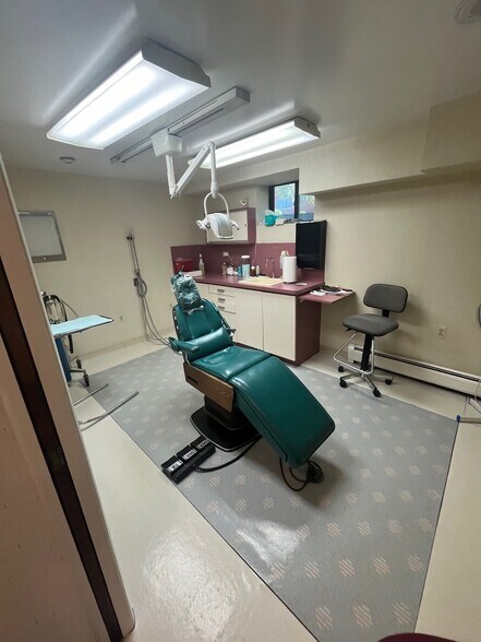 More Photos Of 1319 Anderson, Fort Lee Medical For Sale