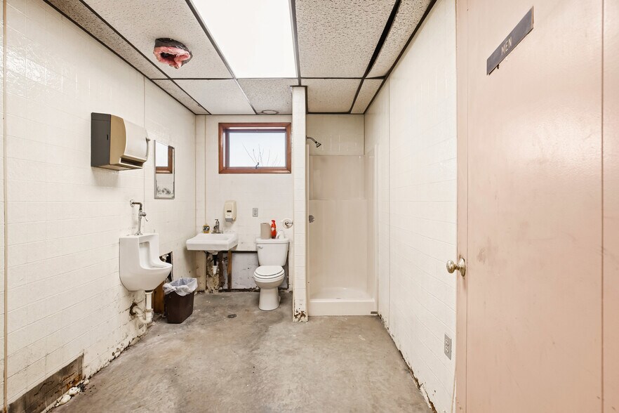 More Photos Of 1908 Water Level Rd, Somerset Specialty For Sale