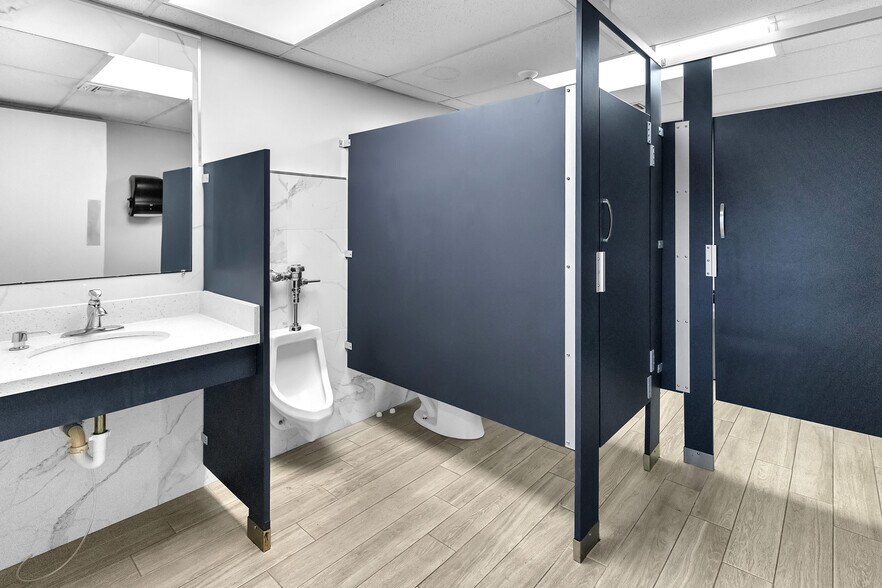 More Photos Of 8360 W Oakland Park Blvd, Sunrise Office For Sale