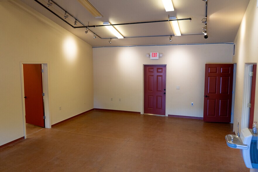 More Photos Of 4004 N AZ Highway 87, Pine Light Distribution For Sale