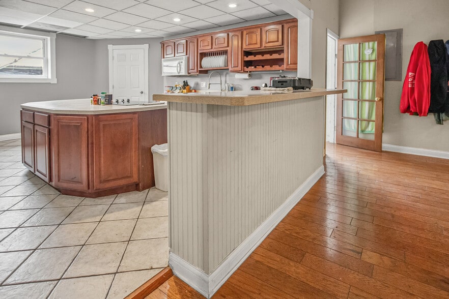 More Photos Of 314 State St, Alton Restaurant For Sale