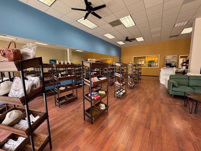 More Photos Of 12914 Malcomson Rd, Houston General Retail For Sale