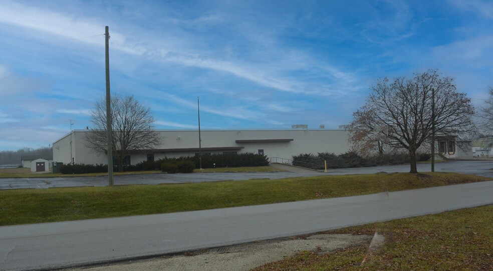 Primary Photo Of 367 W 1st St, South Whitley Manufacturing For Sale