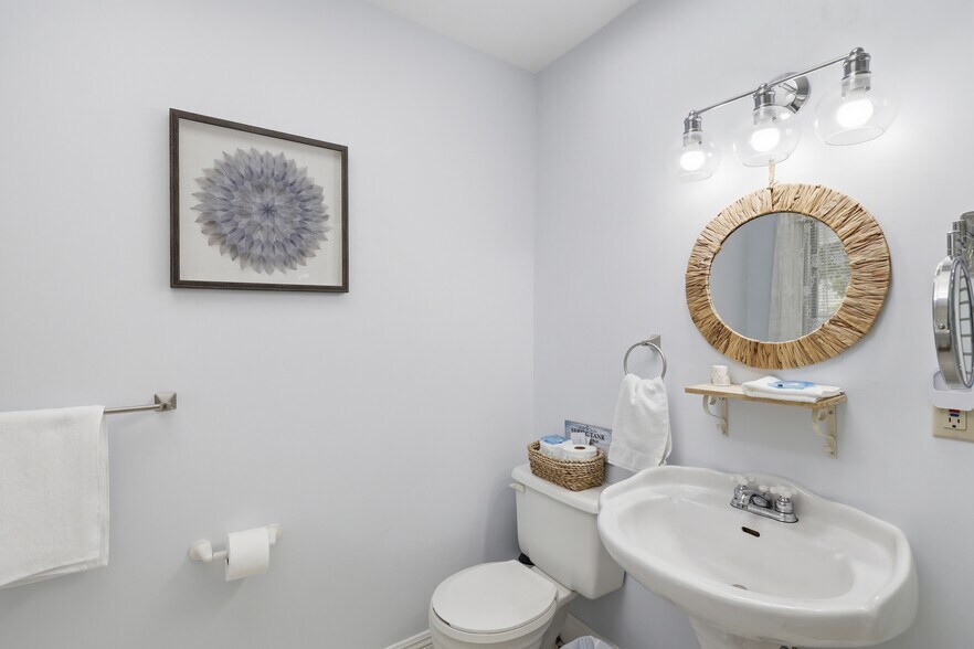 More Photos Of 7001 Savona Access Rd, Thompson-Nicola Hotel For Sale