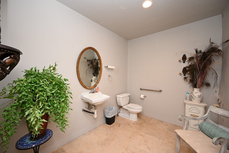 More Photos Of 805 12th St, Hempstead Office Residential For Sale