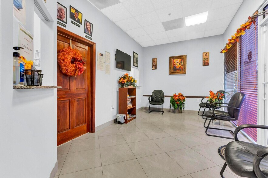 More Photos Of 1757 N University Dr, Pembroke Pines Storefront Retail Office For Lease