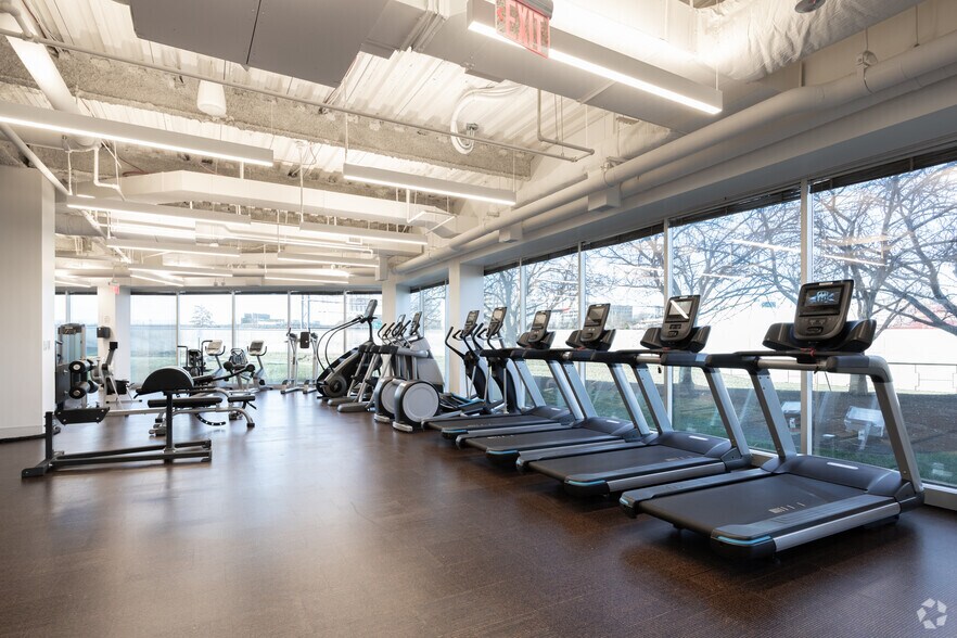 More Photos Of 2000 Corporate Ridge Rd, McLean Office For Lease