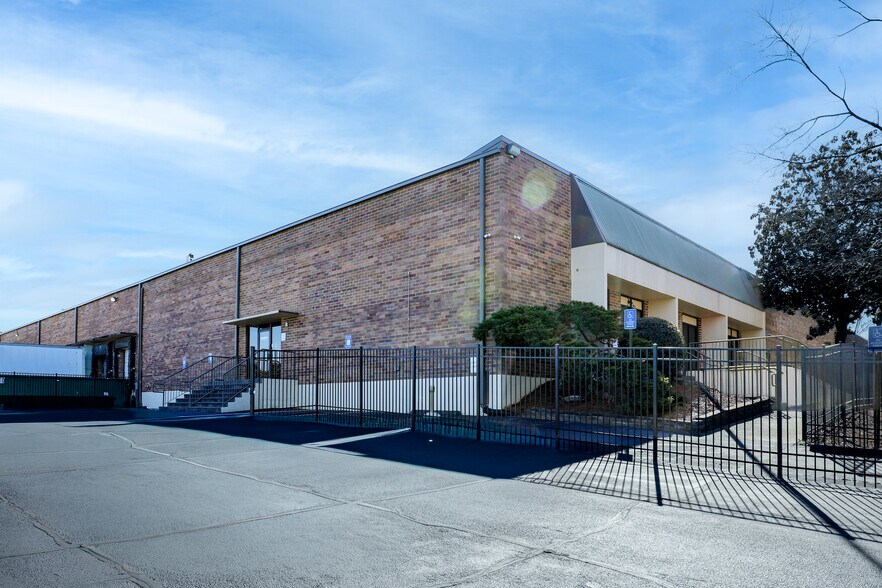 Primary Photo Of 1585 Roadhaven Dr, Stone Mountain Warehouse For Lease