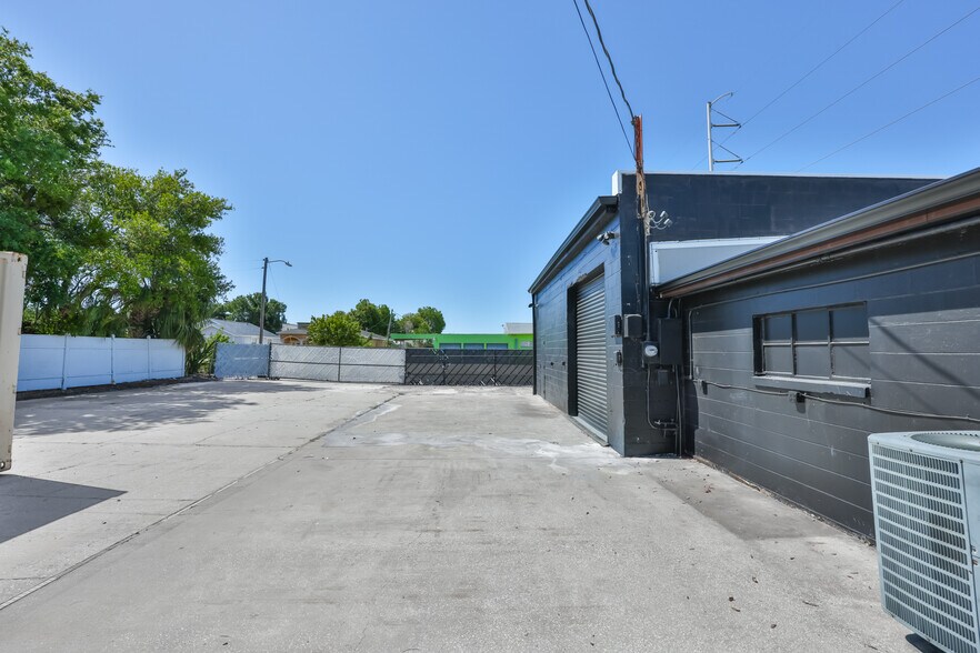 More Photos Of 1801 28th St N, Saint Petersburg Showroom For Sale