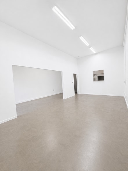 More Photos Of 4568 W Adams Blvd, Los Angeles Storefront Retail Office For Lease