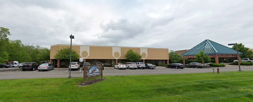 More Photos Of 11820 Kemper Springs Dr, Forest Park Flex For Lease