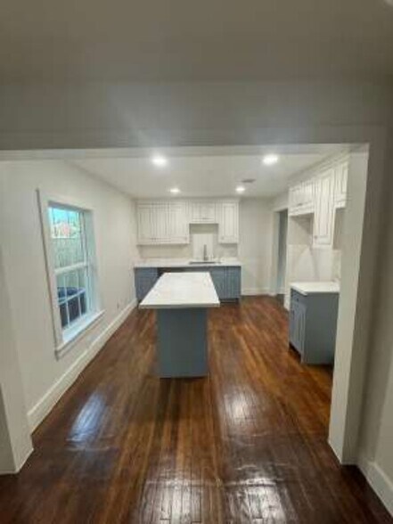 More Photos Of 1105 N Meyer Rd, Seabrook Office For Sale