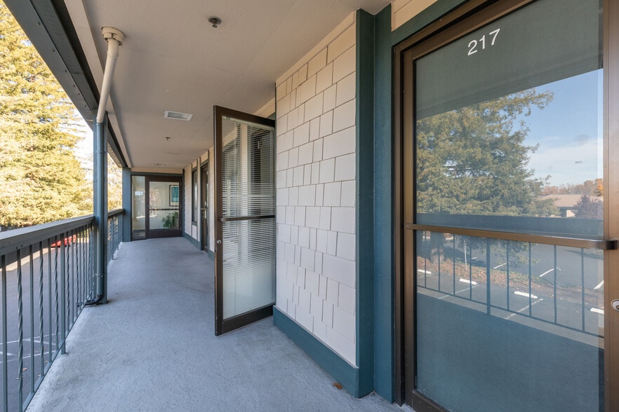 More Photos Of 6050 Commerce Blvd, Rohnert Park Office For Lease