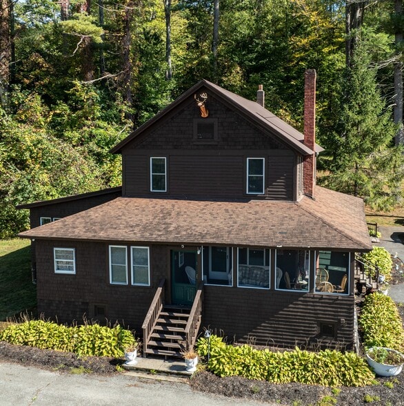 More Photos Of 365 E River Dr, Lake Luzerne Hotel For Sale