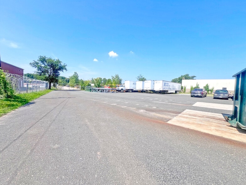 More Photos Of 5300 Tuxedo Rd, Hyattsville Warehouse For Lease