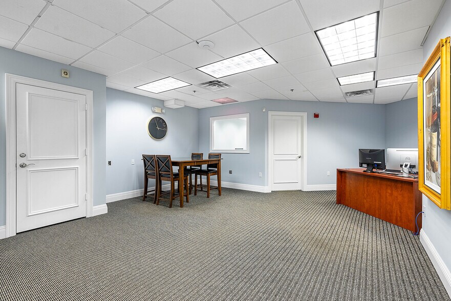 More Photos Of 1200 S Rogers Cir, Boca Raton Warehouse For Lease