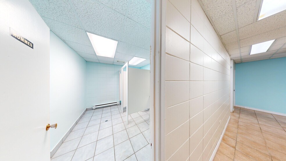 More Photos Of 2001 Rue Price, Saguenay Office Residential For Lease