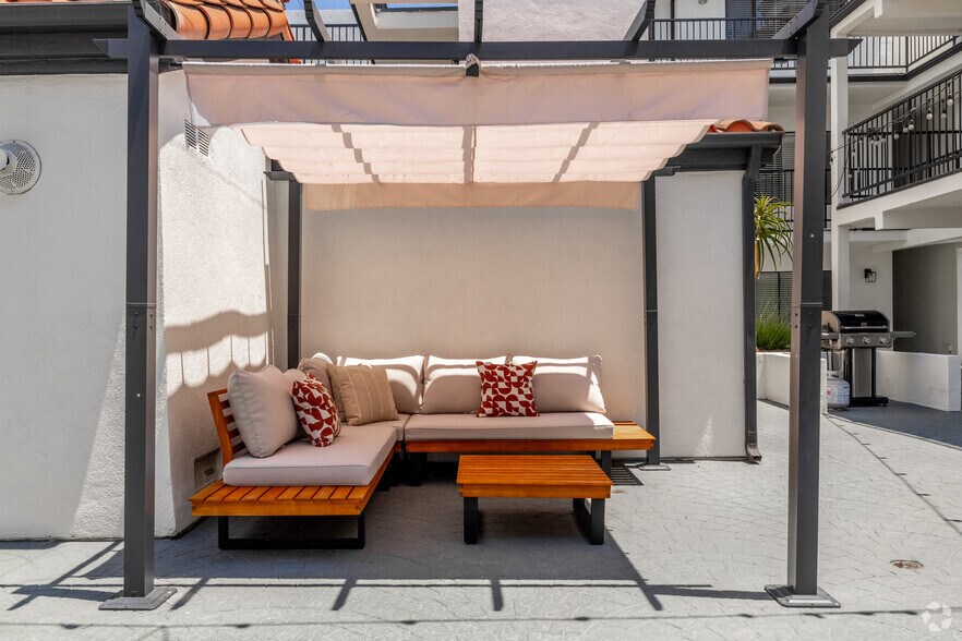 More Photos Of 1318 N Mansfield Ave, Los Angeles Apartments For Sale