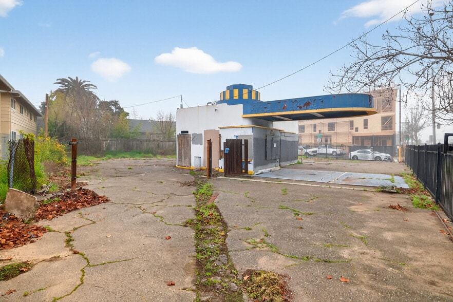 More Photos Of 3341 Stockton Blvd, Sacramento Auto Repair For Sale