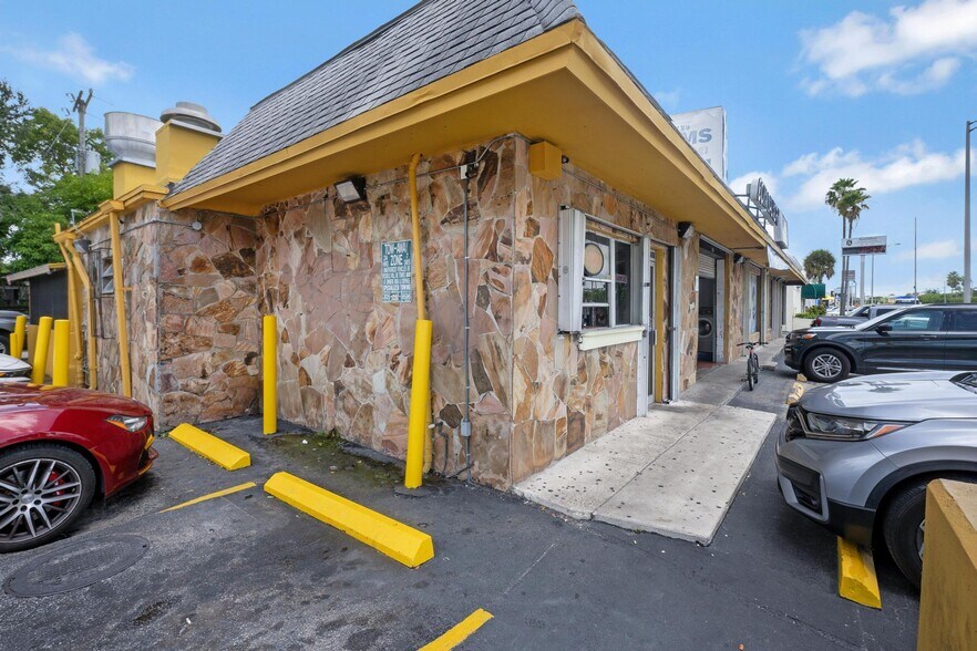 More Photos Of 6891 SW 40th St, Miami Storefront Retail Office For Sale
