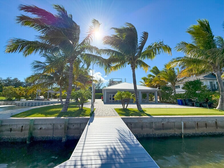 More Photos Of 18261 SE Federal Hwy, Tequesta Marina For Sale