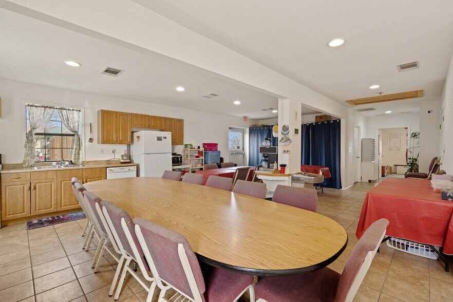 More Photos Of 2225 S State Highway 95, Taylor Freestanding For Lease