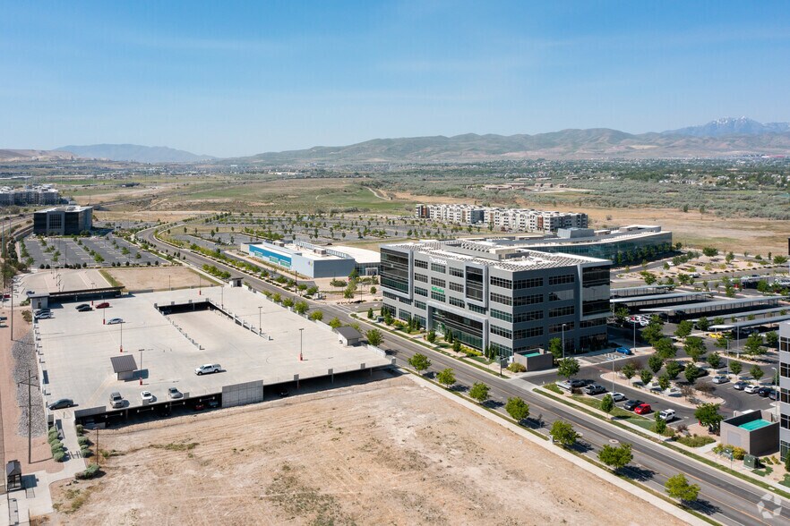 More Photos Of 12936 S Frontrunner Blvd, Draper Office For Lease