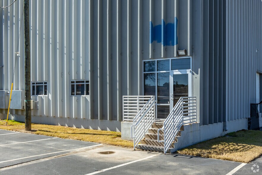 More Photos Of 4099 Old Dixie Hwy, Atlanta Distribution For Lease