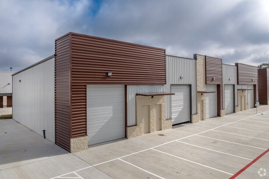 More Photos Of 8028 Dowdell Rd, Tomball Unknown For Lease