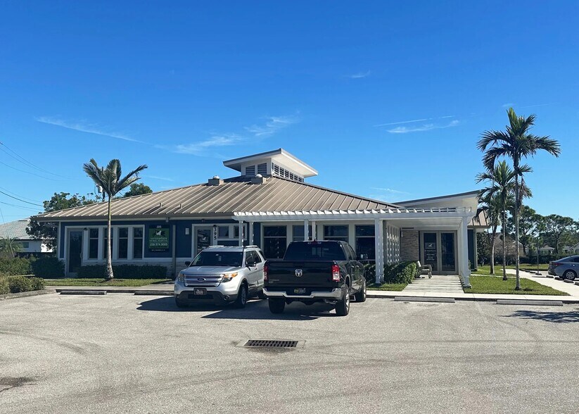 Primary Photo Of 395 Santa Barbara Blvd N, Cape Coral Veterinarian Kennel For Sale