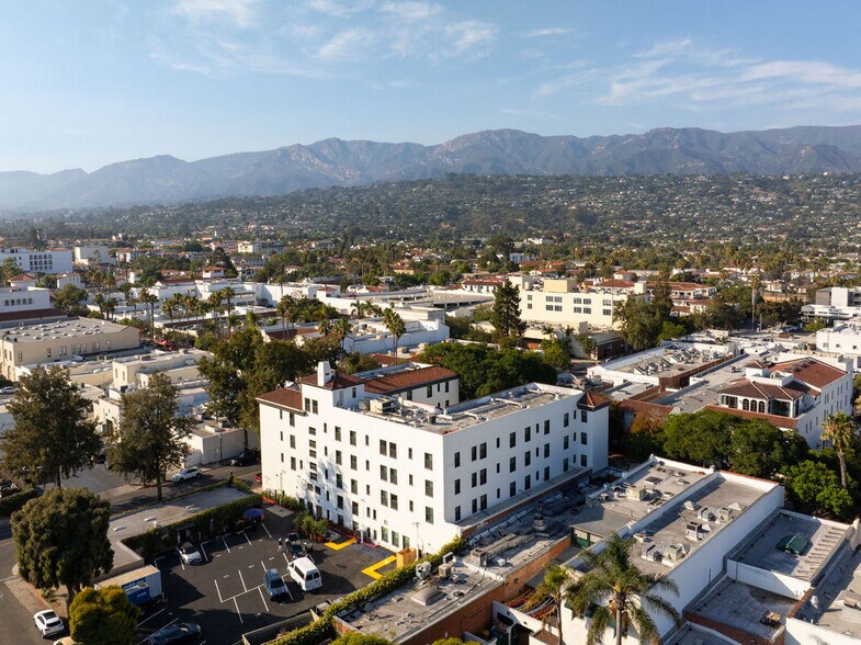 More Photos Of 527-537 State St, Santa Barbara Hotel For Lease