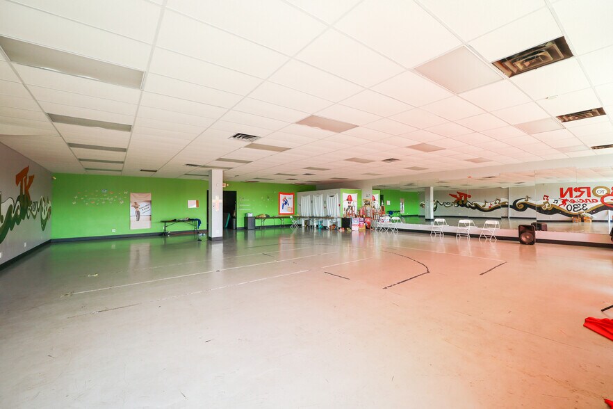 More Photos Of 2052-2070 Romig Rd, Akron Storefront For Sale