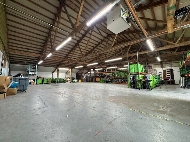 More Photos Of 5311 Niagara St, Commerce City Showroom For Lease