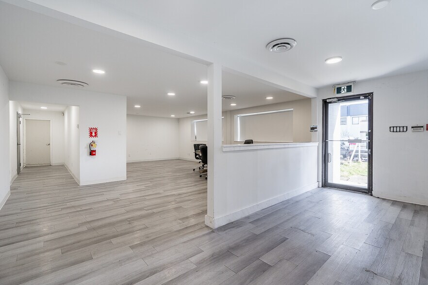 More Photos Of 7123 Curragh Av, Burnaby Light Manufacturing For Sale