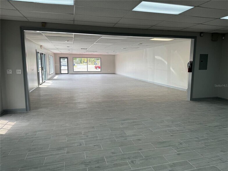 More Photos Of 9501 N Nebraska Ave, Tampa Freestanding For Sale