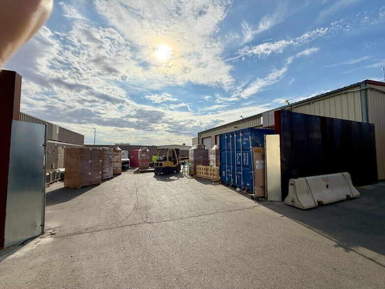 More Photos Of 1220 Rockpebble St, North Las Vegas Light Manufacturing For Lease
