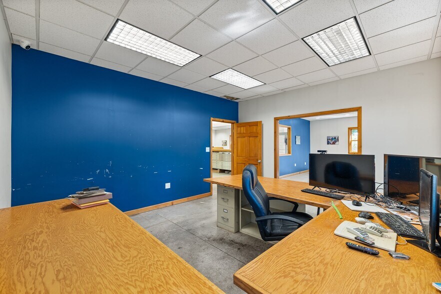 More Photos Of 9505 Emahiser rd, Caledonia Distribution For Sale