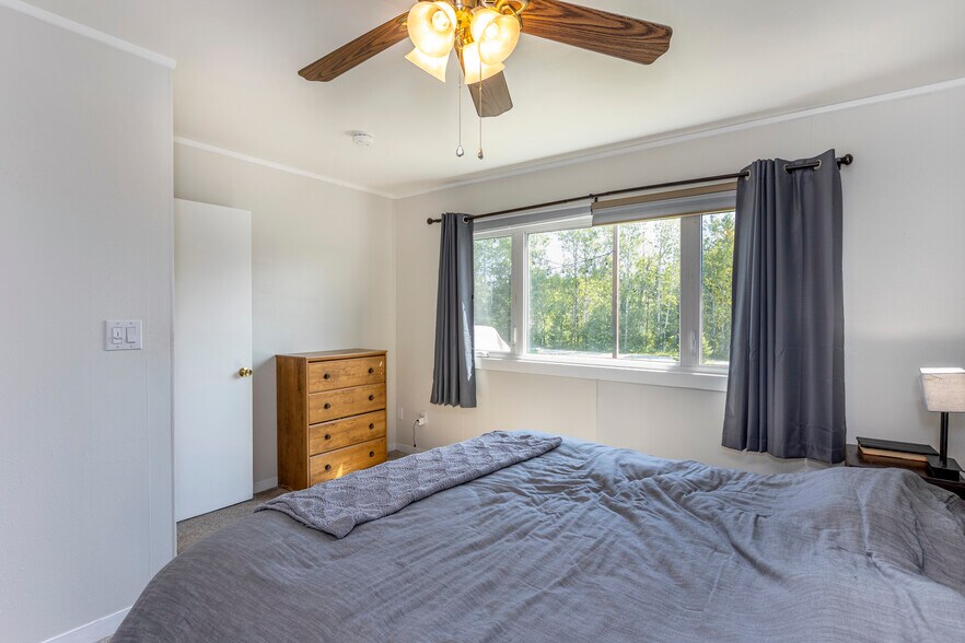 More Photos Of 6100 M-68 Hwy, Indian River Hotel For Sale