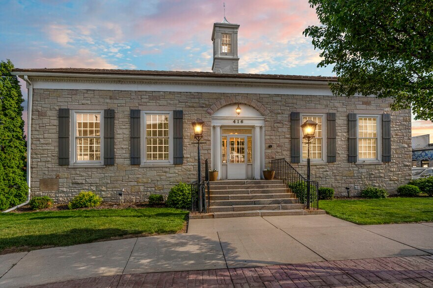 More Photos Of 416 George St, De Pere Office For Sale
