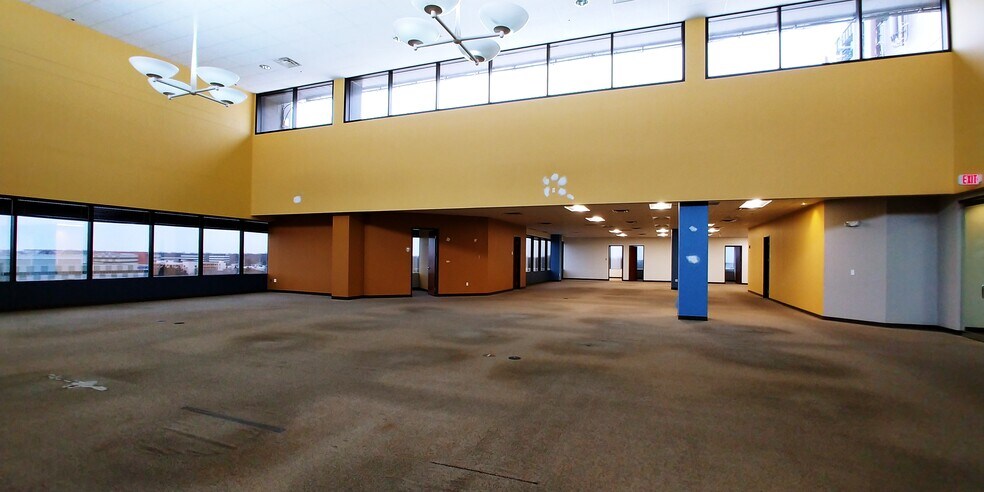 More Photos Of 10201 N Illinois St, Indianapolis Office For Lease