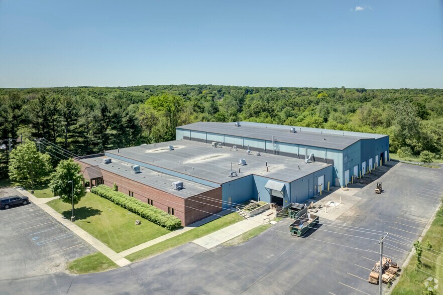More Photos Of 10850 Hall Rd, Whitmore Lake Warehouse For Lease