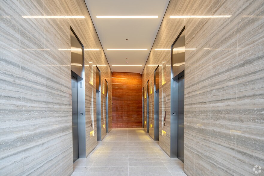 More Photos Of 444 W Lake St, Chicago Office For Lease