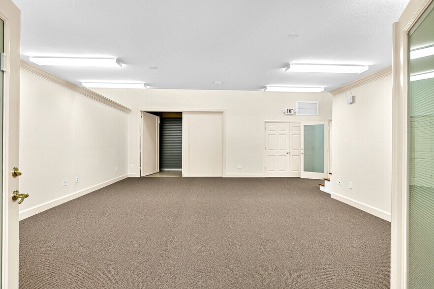 More Photos Of 525 8th St W, Bradenton Office For Sale