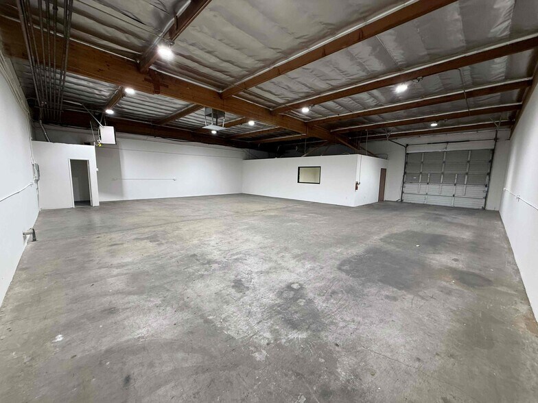 More Photos Of 8100-8110 Remmet Ave, Canoga Park Manufacturing For Lease
